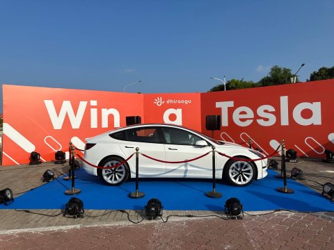 Dhiraagu Tesla car promotion ge guruathu negun june 17 gai baavvanee!