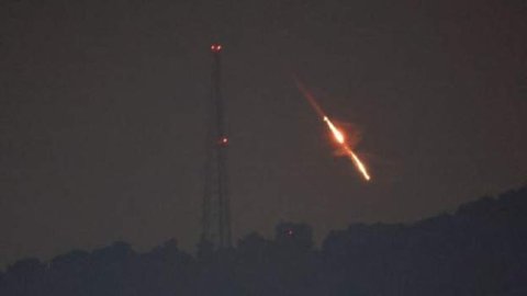 Iran ge missile hamalaa thakun gellun thakeh libunu kamah Israel in ebbasvejje