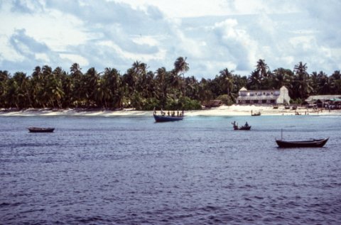 Peter Moore ge foto thakun hulhuvaidhin fuvahmulakuge handhaan nethifaivaa safuhaa 