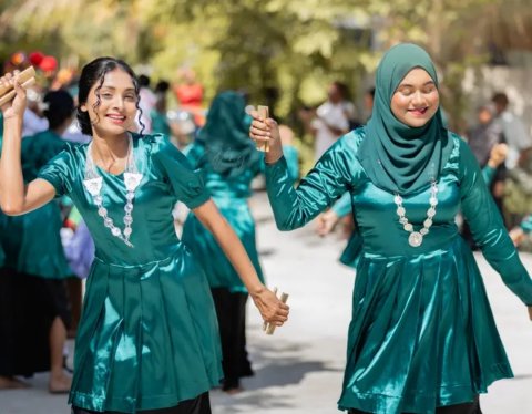 Eid gai enmenge hiy dhoovi Kamadhoo ge faiminin