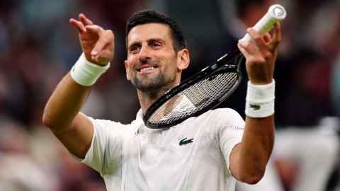 Tennis kulhuntheriyaa fanun dheke Djokovic rulhi athuvejje!