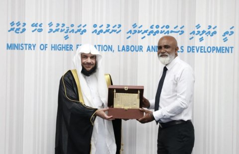 Raajjeyga furathama faharah beyruge university ehge campus eh gaaimu kuranee