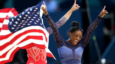 Simone Biles dhen beynun vanee mamma akah vaan!