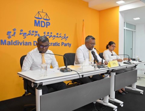 Council thakah siyaasee muvazzafun ayyankurun huttaalan MDP in govaalaifi