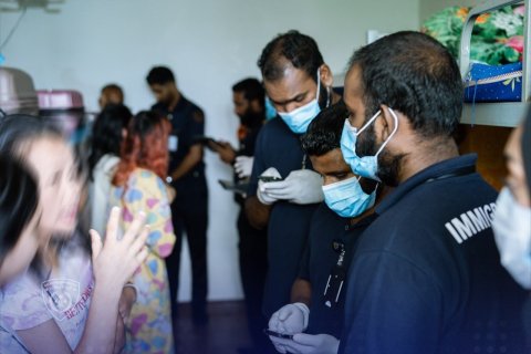 Olhuvaalaigen Raajje etherevaan ulhunu 45 meehaku huttuvaifi