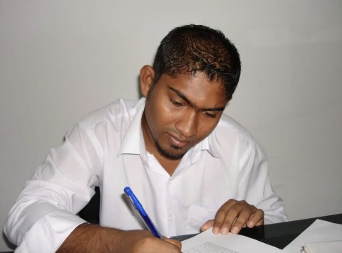 Furathama dhivehi firihen narus ge lagabu  Ahmed hoadhee emmen hairaan kollaafai