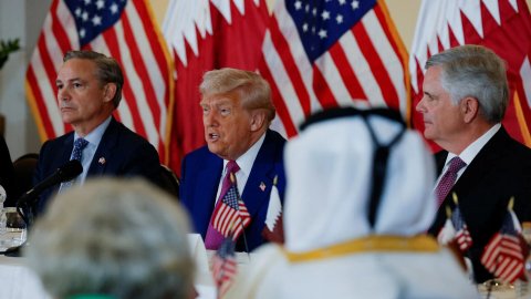 Ukraine hanguraama huttaalan Trump Russia ah dhinee 50 dhuvas