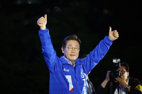 Dhekunu Korea ge riyaasee inthihaabu Lee Jae-Myung kaamiyaabu kuravvaifi