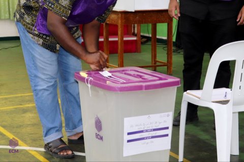 Addu Vote: Election ge thafaashisaabu thah dhakkaa gothun 52% meehun vote nulaa