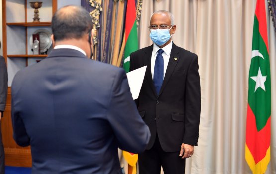 Mausoom ge huvayaa medhu gaanoonee suvaalu thakeh ufedhijje