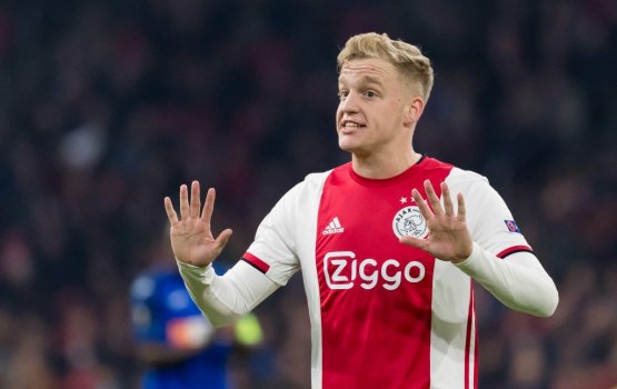 Netherlands ge midfielder Van de Beek Manchester United ah
