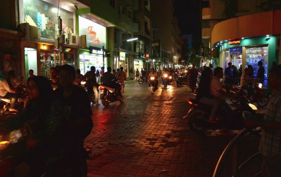 Lui dhee, reygandu 10 eh jahandhen vehicle dhuvvey gothah hamajassaifi