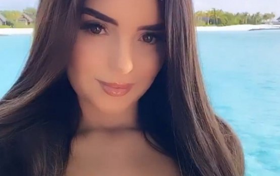 Mashhooru mode Demi Rose rajjeygai
