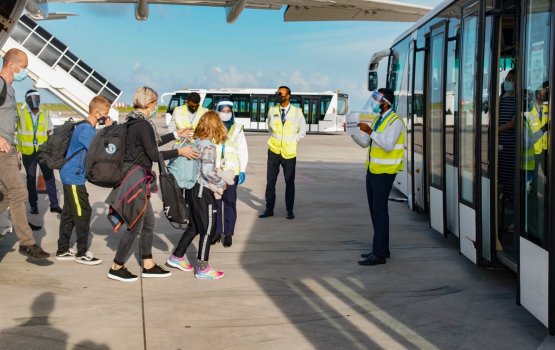 Midhiya 4 dhuvahu 3,983 touristun athu vejje