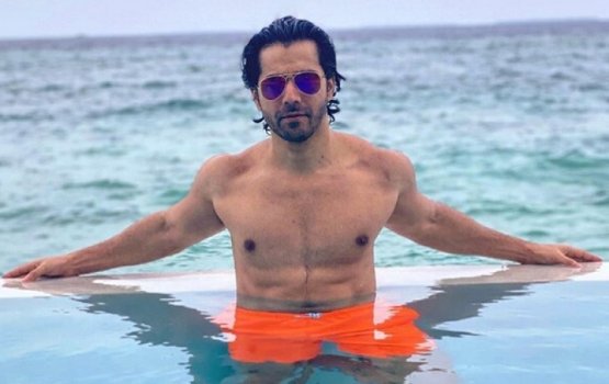 Varun Dawan huree kaiveni kurumah keimadhuvefao