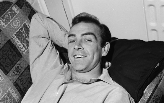 Emme furathama James Bond maruvejje