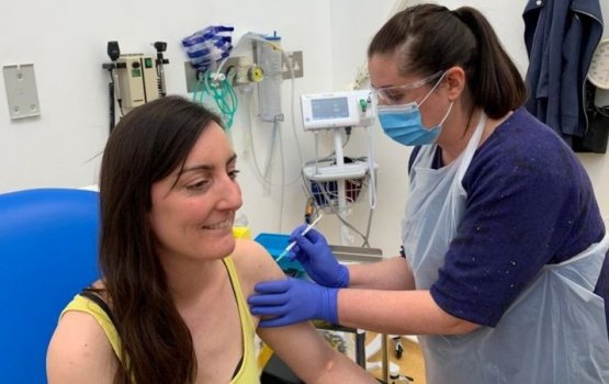 Oxford vaccine varah kaamiyaabu, umurun dhuvasvee meehun rangalhuvey