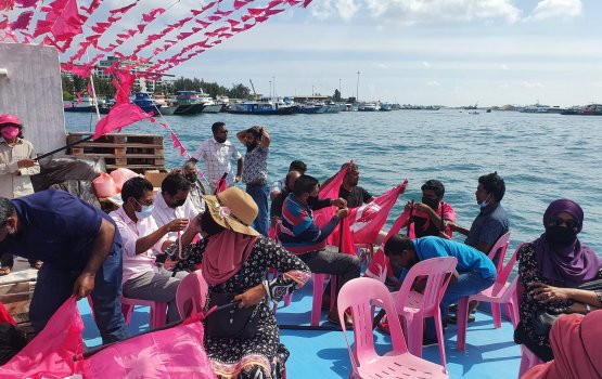 Raees Yameen minivan kuran govaalai Ihthijaaju kuri 2 meehaku suspend