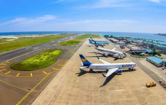 Airport ge baeh sarahahdhu thah bandhu kuranee 