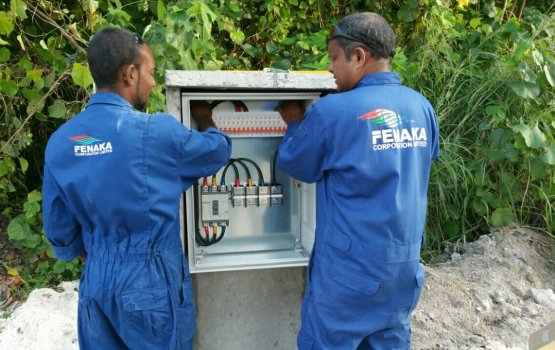 Vazeefaain vaki vamun dhanee contract hamavaa muvazzafun: Fenaka