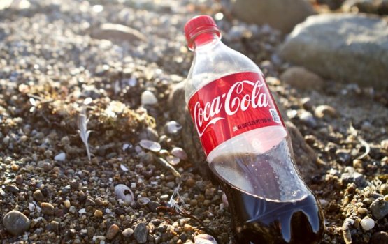 Emme gina plastic kuneege list ge 1 vana Coca Coala ah