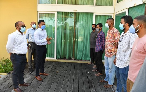 Flying school ge dharivarunnaa naibu raees bahdhalu kuravvaifi