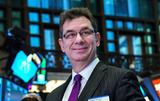 Pfizer kunfuneege CEO vaccine nujahaane