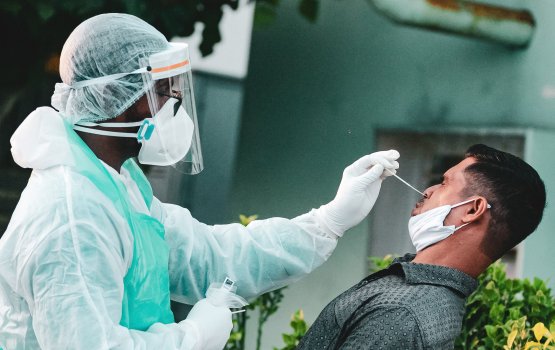 Miadhu male in 40 meehun atholhu thakun 24 meehun positive vi