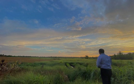 Addu meehunge jeebah vannaanee dollar eh noon, pound: Dr. Mausoom