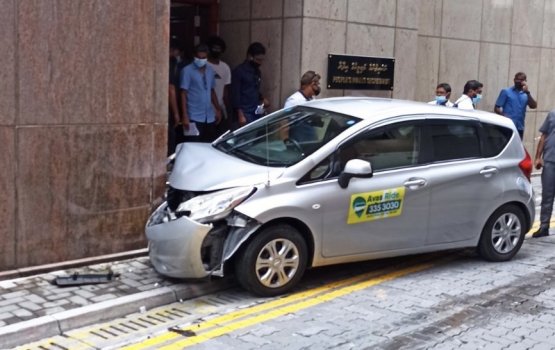 Majileehuge idhaaraage faarugai jehi accidentve, car akah bodethi gellun thakeh