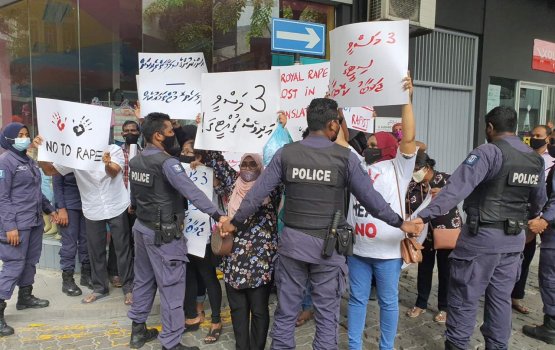 Kanbalun ge muzaaharaa in 4 meehaku fuluhun ge belumuge dhashah