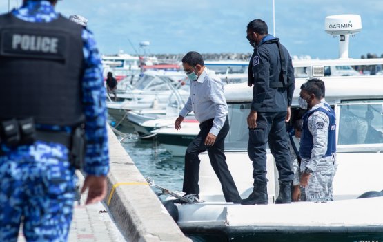 Raees Yameen anekkaa ves fuluhah haaziru kuranee