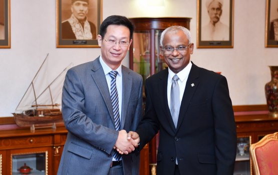 China in Raajje ah  100,000 dose  ge vaccine hadhiyaa kuran ninmaifi 