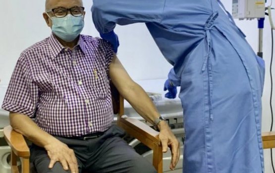 Kureege raees Maumoon covid vaccine jassavaifi