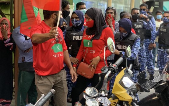 Adhurey aa eku 16 meehaku muzaaharaa in hayyaru koffi