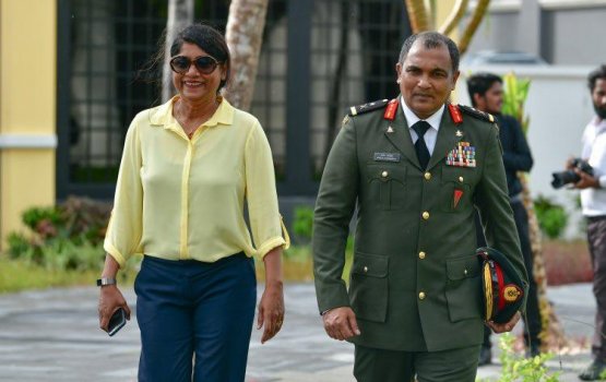 Vaki vaki sifain haaziru kuraathee anekkaaves kanbonduvun faalhu koffi