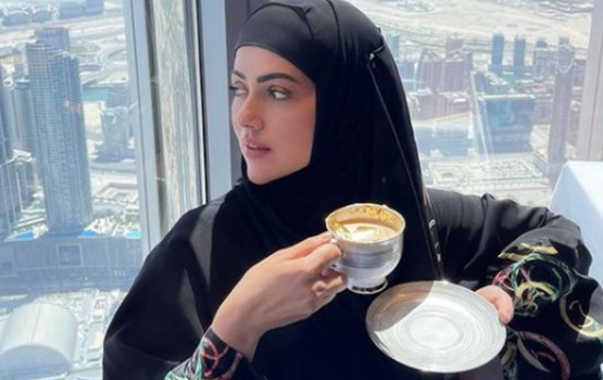 Sana Khan mibonee ranun plate kohfaiva coffee eh. agu engeytha?
