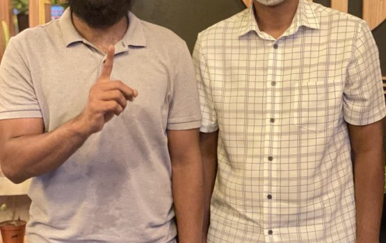 Dhagandey ge thaaeedhuves Dr. Muizzu ah