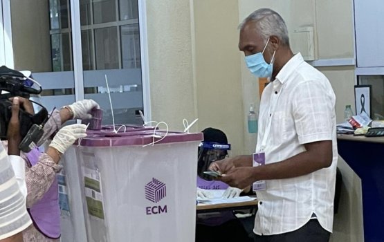 Raess Nasheed Dr.Muizz ah maruhabaa kiyaifi