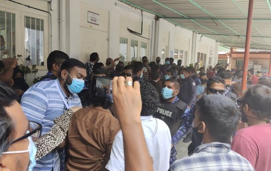 Vote gunaa thanah Nasheed vadaigathumun aammun rulhigadhave, Muzaaharaa kuranee