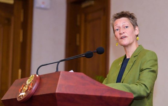 Raajjeygai huhnavaa igireysivilaathuge safeeru quran kiyavai roadha hifanee