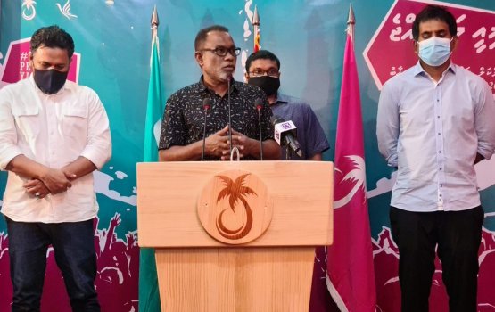 Raees Yaameen thaaeedhu kuravvanee riyaasee nizaamah:Adhurey