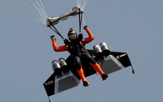Dubai jetman ge maarakee parachute dhoo nukurevumuge natheega - report