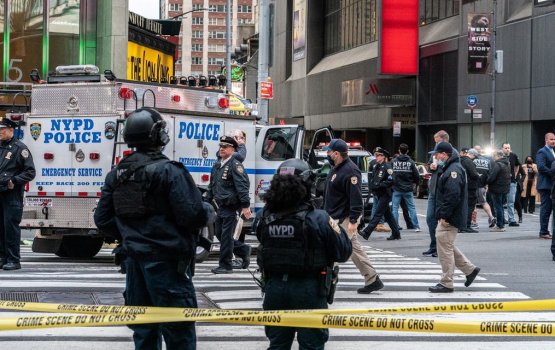 New York time square gai hingi hamanujehumehgai 3 meehaku zakham vejje
