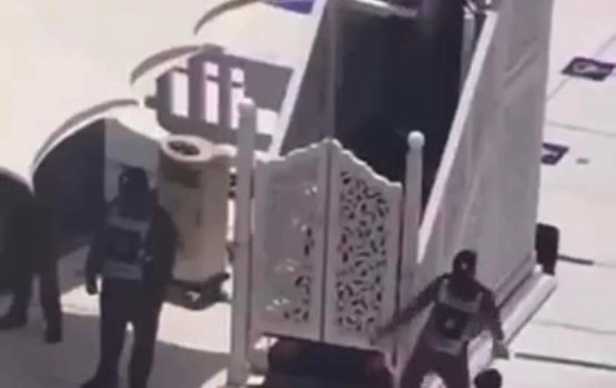 Hukuru khuthubaa vidhaalhuvanikoh Masjidul Haram ge imaamah hamalaa dheyn ulhefi