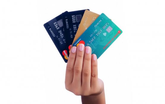 Vaaru card ge badhalugai master card business ge debit card dhookuranee