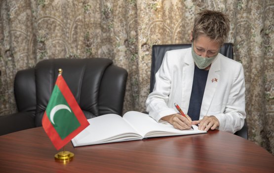 Addu ah Ingireysi vilaathuge consulate eh beynumeh nuvey: Safeeru