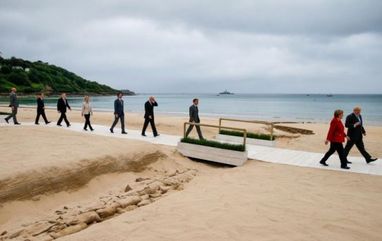 G7 leaderunge beach barbaque hoonuve, UK in ekan dhifaau koffi