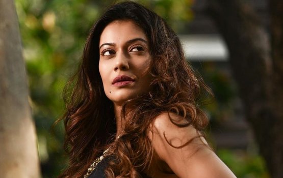Inzaaru dhinumun baathalaa Payal Rohatgi hahyaru koffi