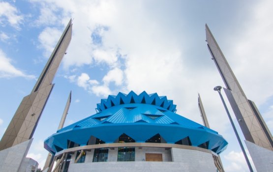 Raees Yameen ge masakkaipulhu mi sarukaarun ves balaigenfi:  Adam Shareef